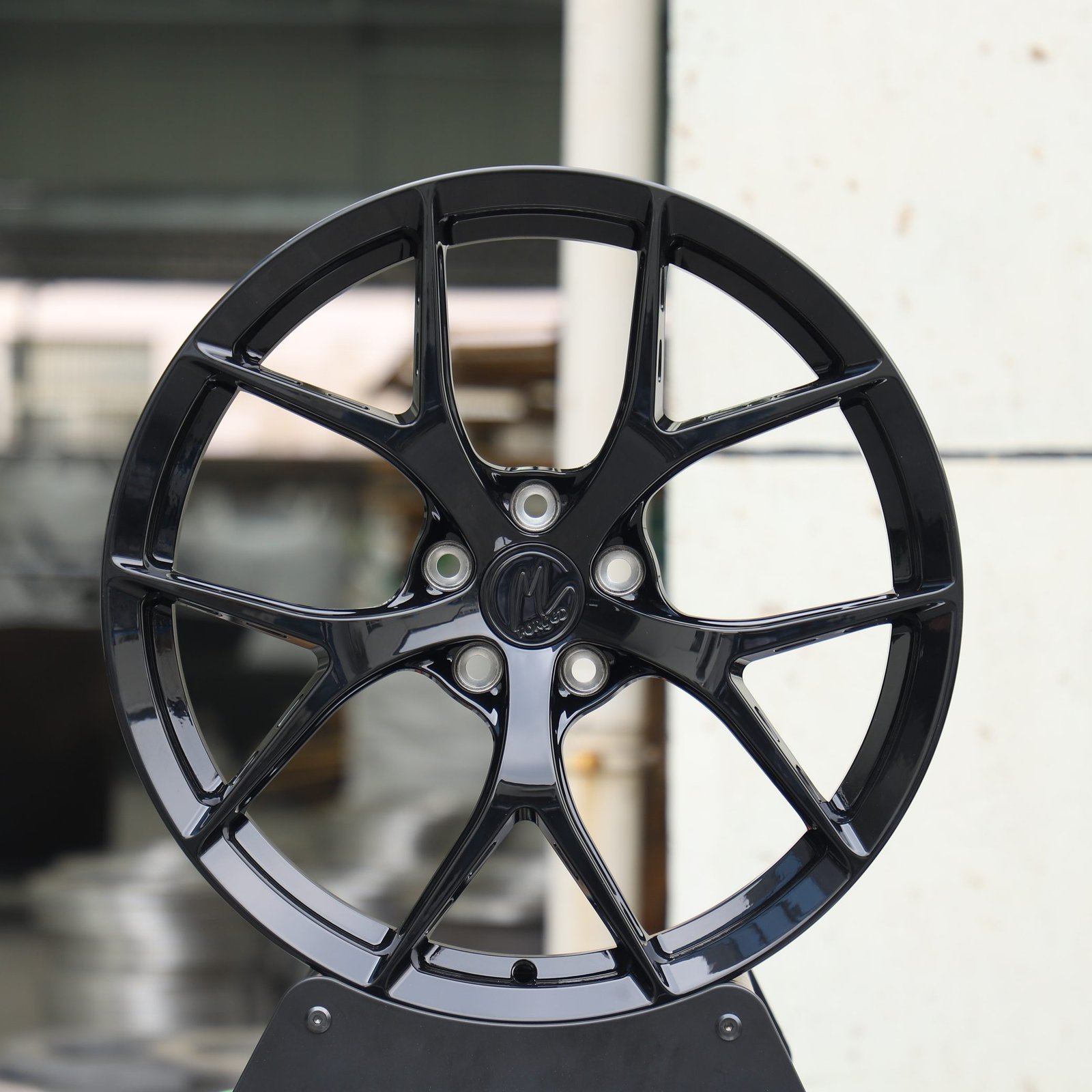 Tesla Model 3 wheels – Gloss Black 5 Y-Spoke, front view