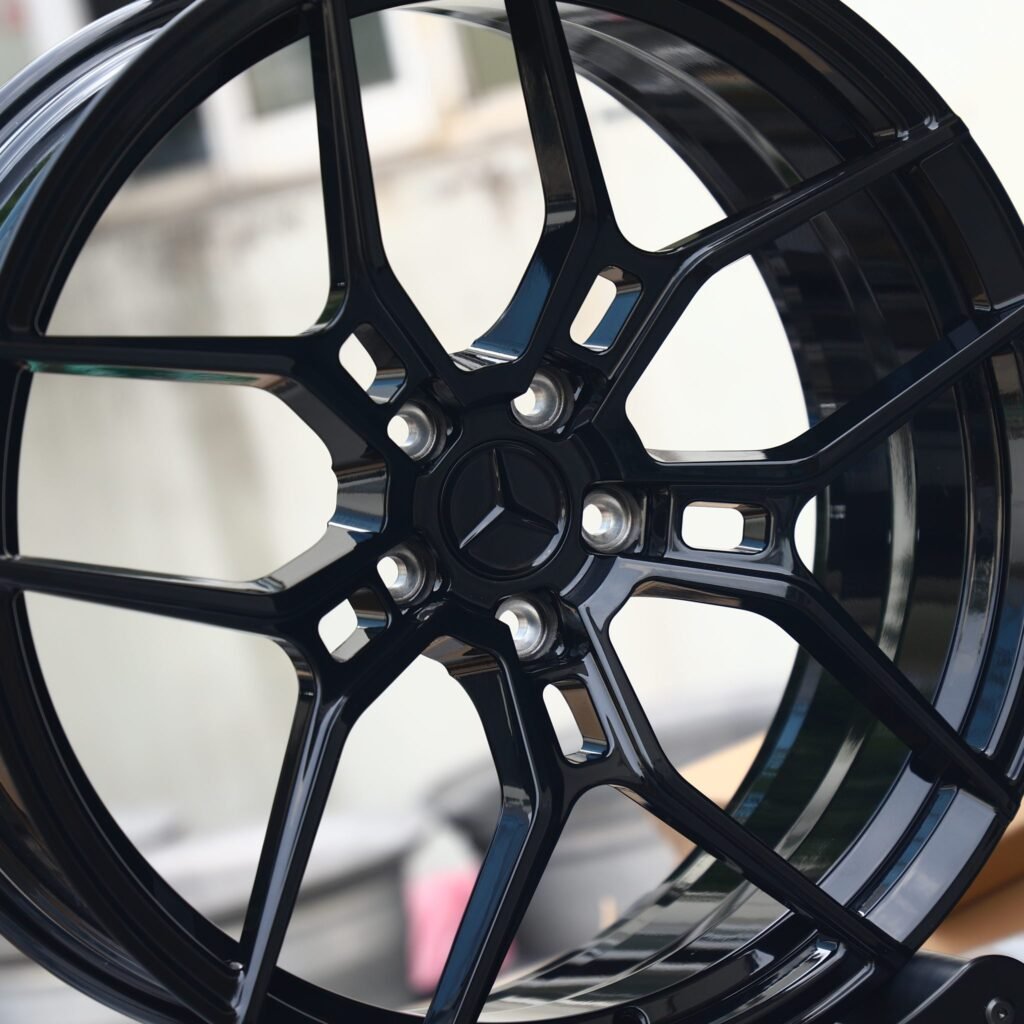 Mercedes-Benz C-Class W206 wheels – Gloss Black 5 Y-Spoke, lip and barrel detail