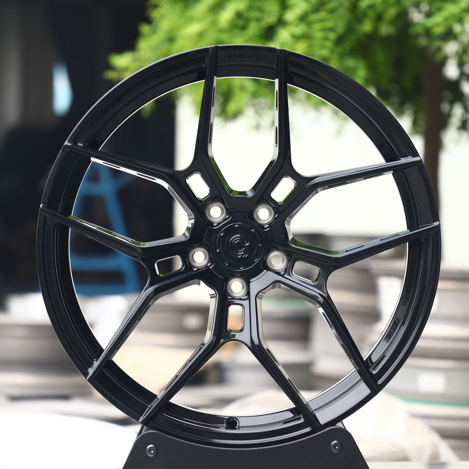 Tesla Model 3 wheels – Gloss Black 5 Y-Spoke, front view