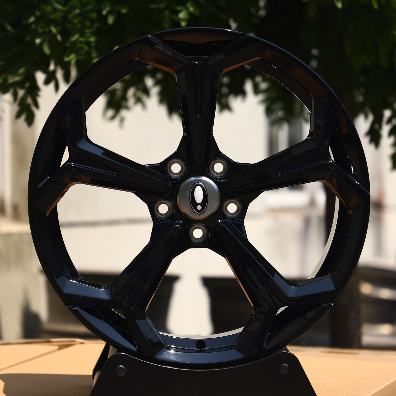 Porsche 911 wheels – Gloss Black 5 Y-Spoke, front view
