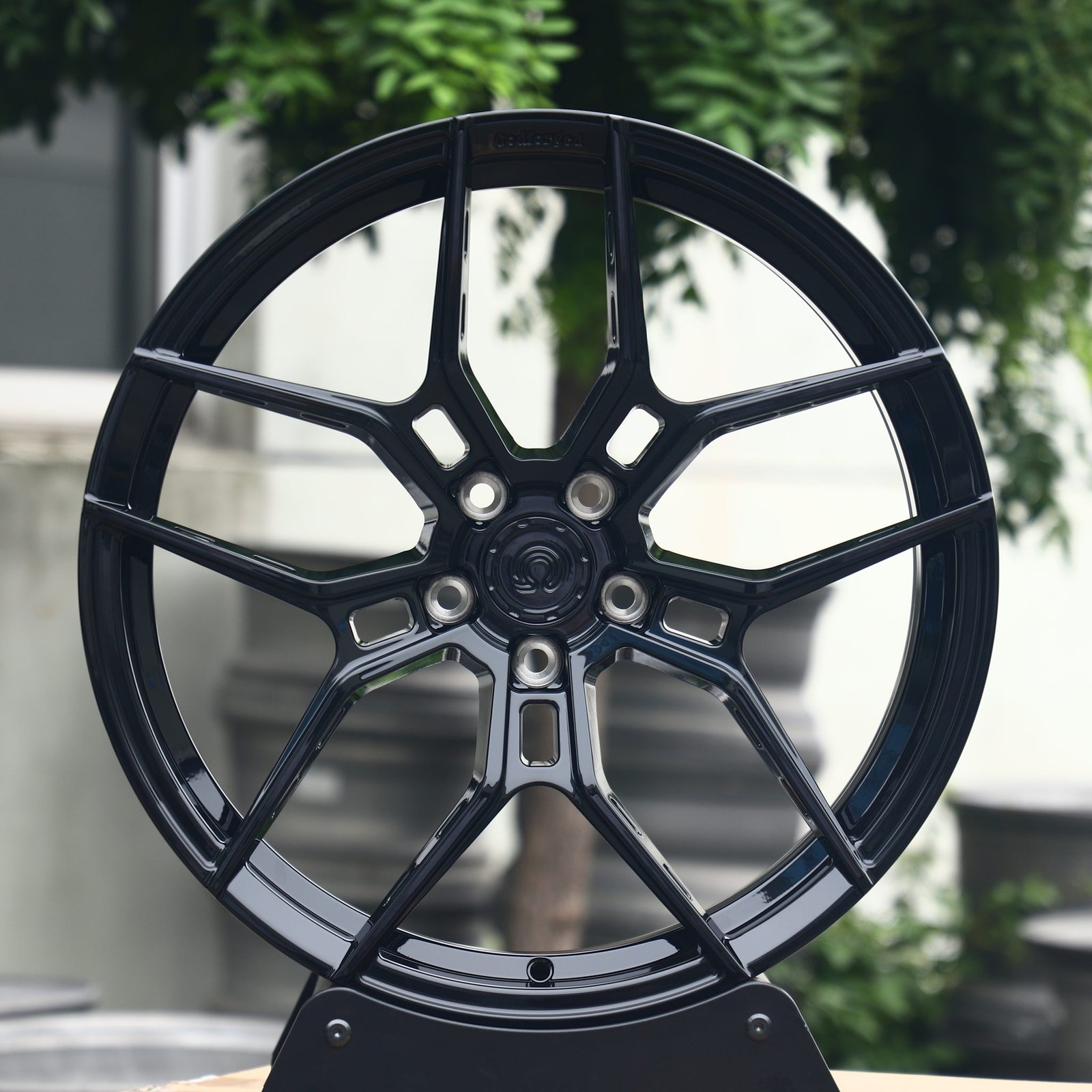 Tesla Model 3 wheels – Gloss Black 5 Y-Spoke, front view