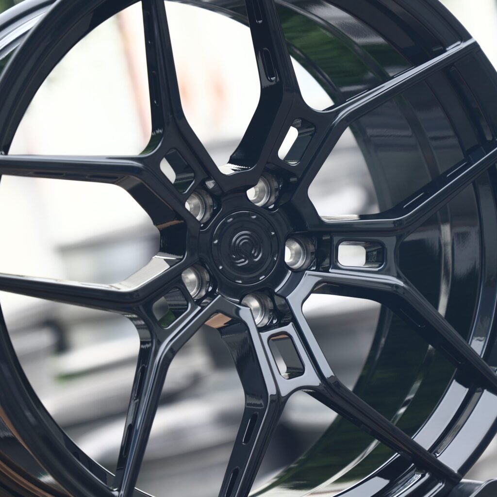 Ford Mustang S550 wheels – Gloss Black 5 Y-Spoke, lip and barrel detail