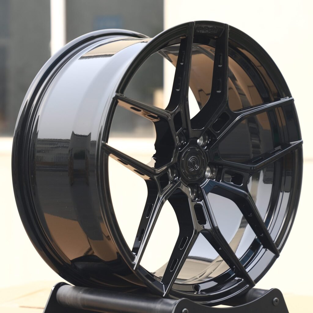 Ford Mustang S550 wheels – Gloss Black 5 Y-Spoke, lip and barrel detail