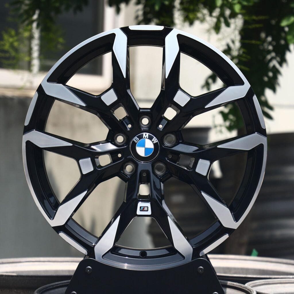 BMW M3 wheels – Gloss Black 5 Y-Spoke Machined Face, front view