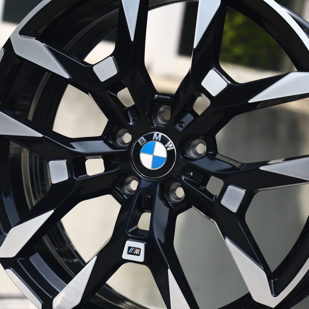 BMW M4 F82 wheels – Gloss Black 5 Y-Spoke Machined Face, lip and barrel detail