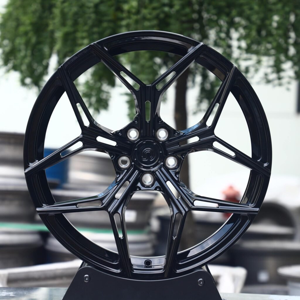 Porsche 911 wheels – Gloss Black 5 Y-Spoke Side-Milled, front view