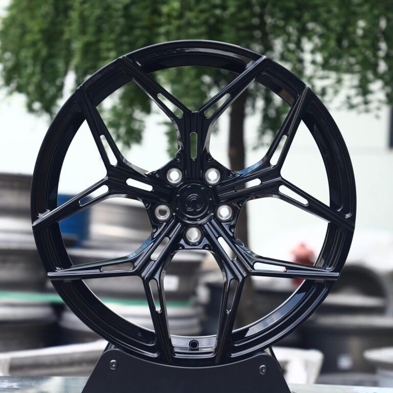 Porsche 911 wheels – Gloss Black 5 Y-Spoke Side-Milled, front view