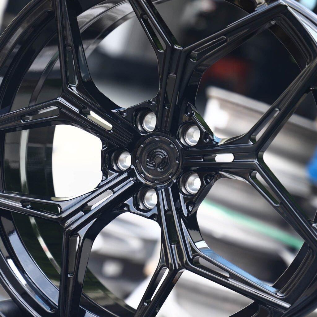 Lamborghini Huracan wheels – Gloss Black 5 Y-Spoke Side-Milled, lip and barrel detail