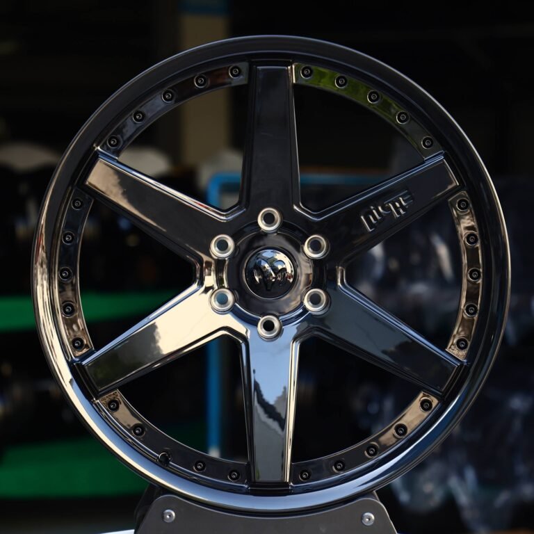 Toyota 4Runner wheels – Gloss Black 6-Spoke Riveted, front view