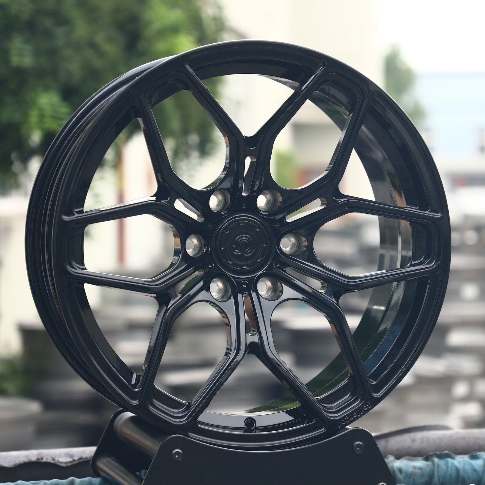 Porsche 911 wheels – Gloss Black 6 Y-Spoke Concave, front view