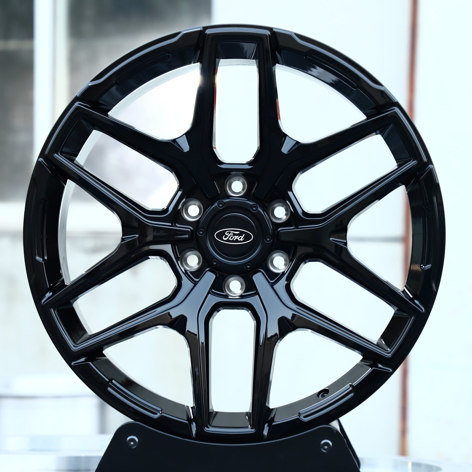 Ford F-150 wheels – Gloss Black 6 Y-Spoke (Ford OEM-Style), front view