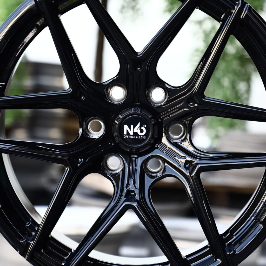Chevrolet Silverado 1500 wheels – Gloss Black 6 Y-Spoke, lip and barrel detail