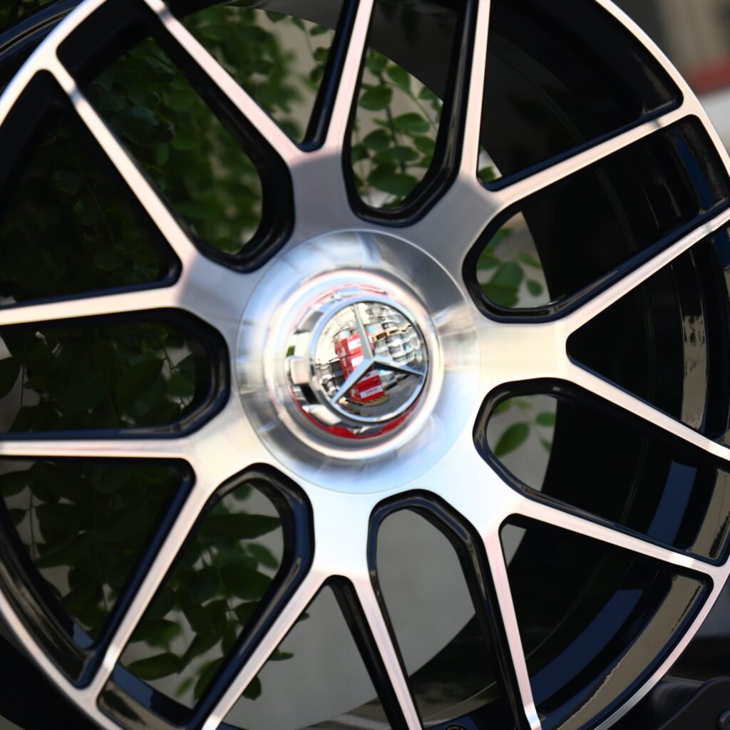 Mercedes-Benz C-Class W206 wheels – Gloss Black 7 Y-Spoke Machined Face, lip and barrel detail