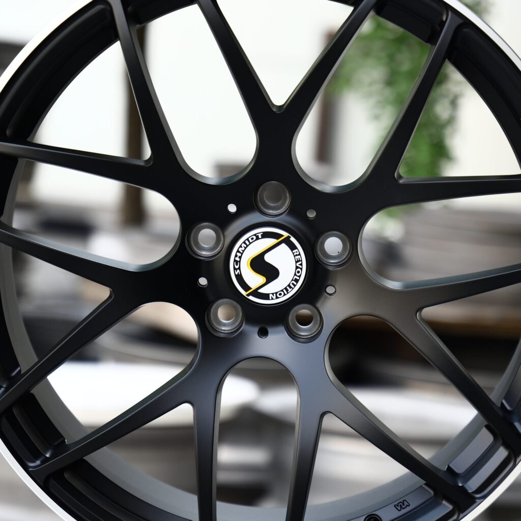 BMW M3 F80 wheels – Gloss Black 7 Y-Spoke Machined Lip, lip and barrel detail