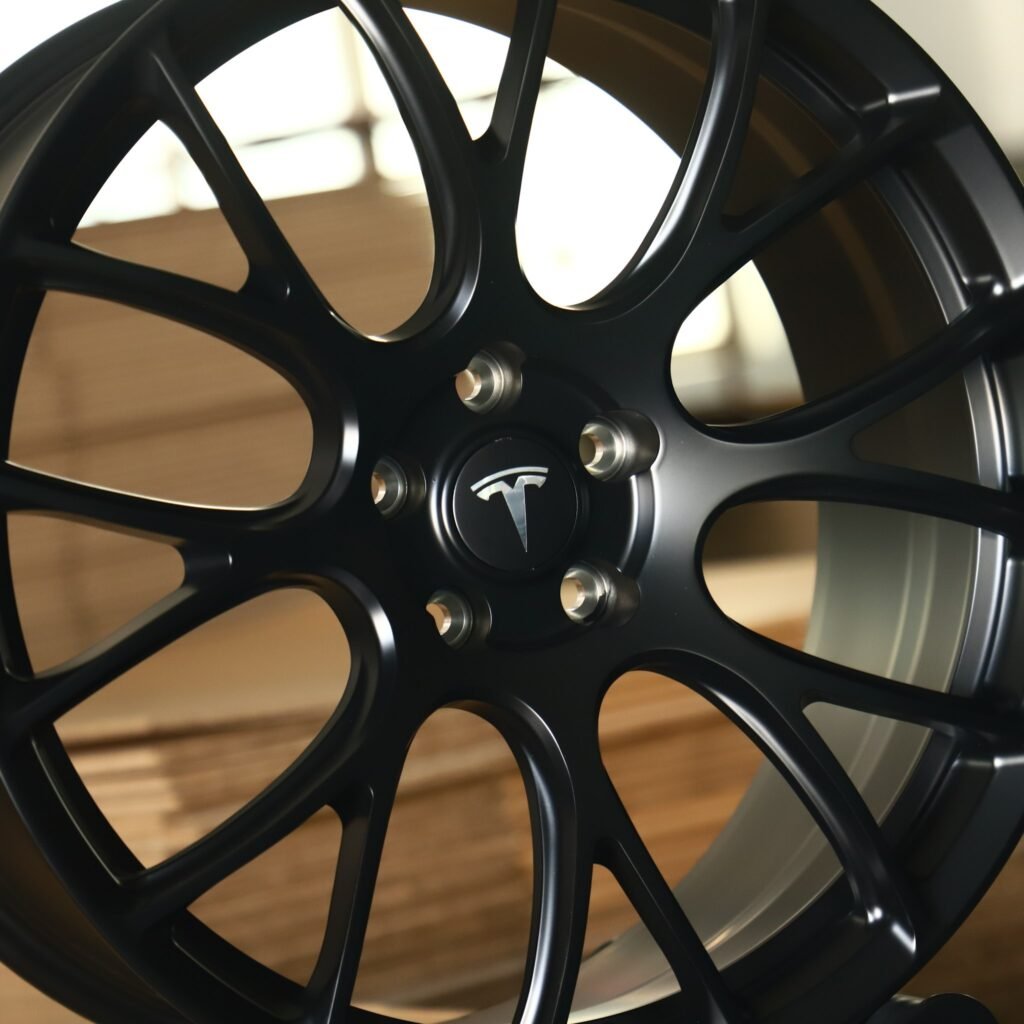 Tesla Model Y wheels – Gloss Black 8 Y-Spoke, lip and barrel detail