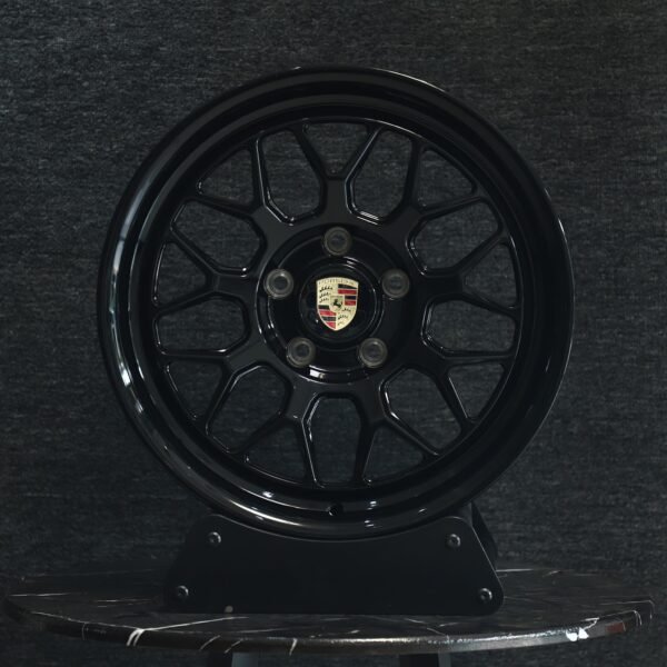 Porsche 911 wheels – Gloss Black Mesh Deep Lip, front view