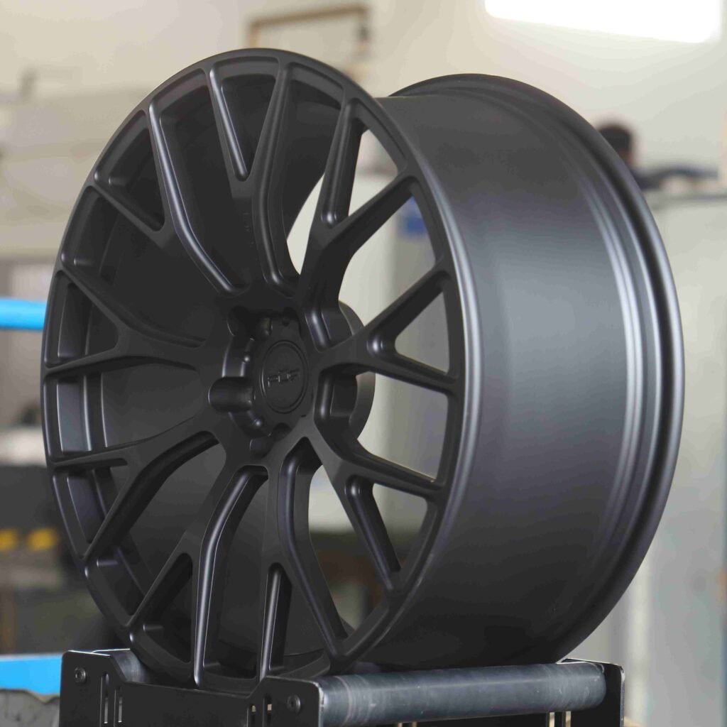 Lamborghini Huracan wheels – Gloss Black 9 Y-Spoke (HRE P200-Style), lip and barrel detail