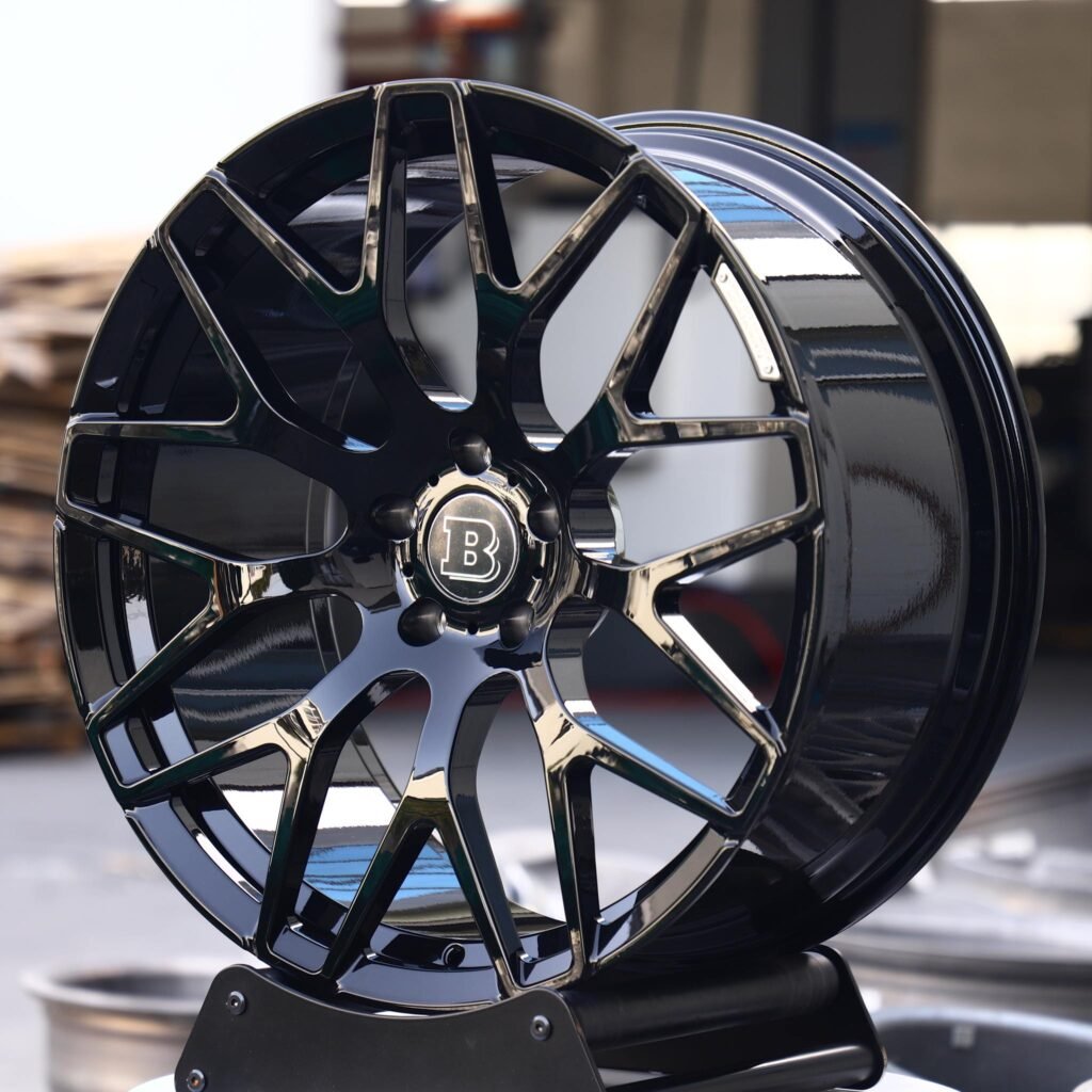 Land Rover Defender wheels – Gloss Black 9 Y-Spoke, angled view