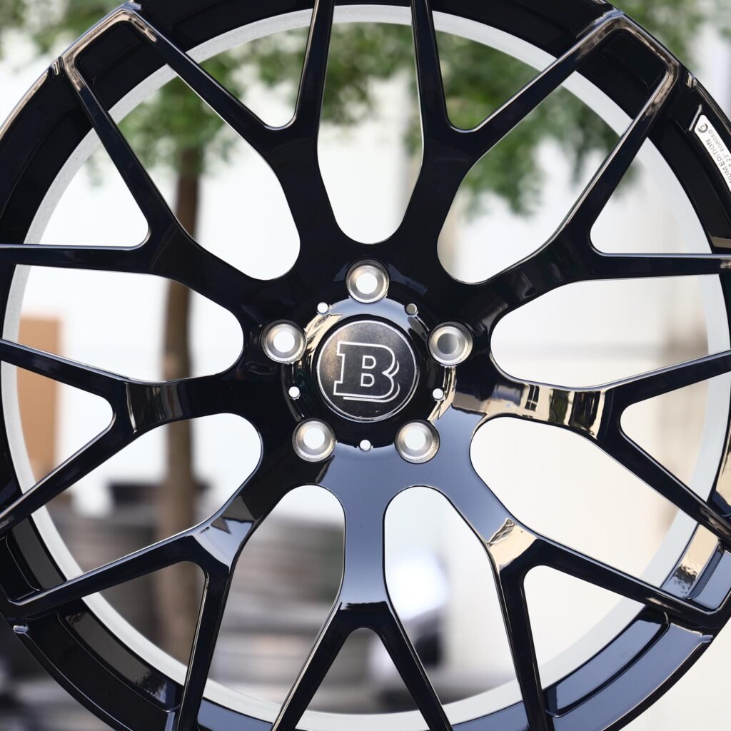 Porsche Cayenne wheels – Gloss Black 9 Y-Spoke, lip and barrel detail