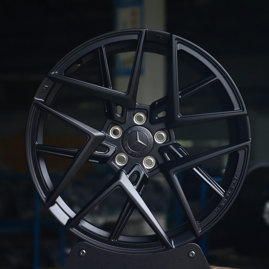 Mercedes-Benz E-Class wheels – Gloss Black Cross-Spoke, front view
