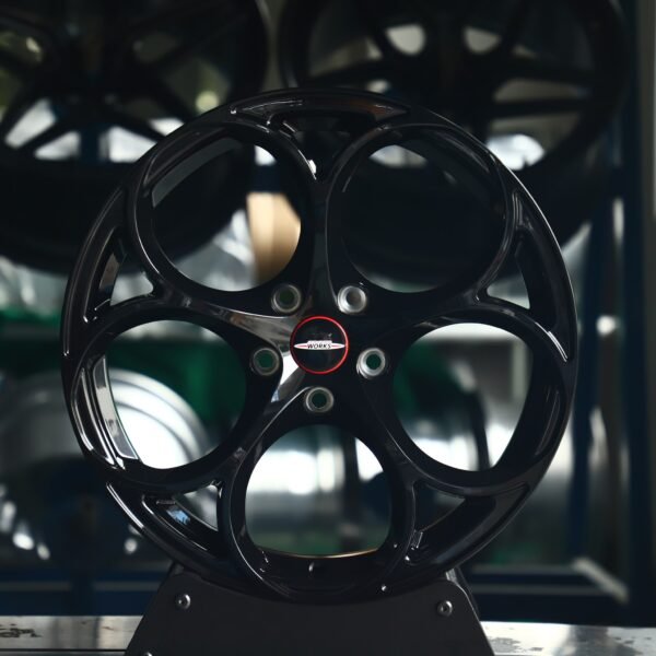 Alfa Romeo Giulia wheels – Gloss Black 5-Ring (Work-Style), front view