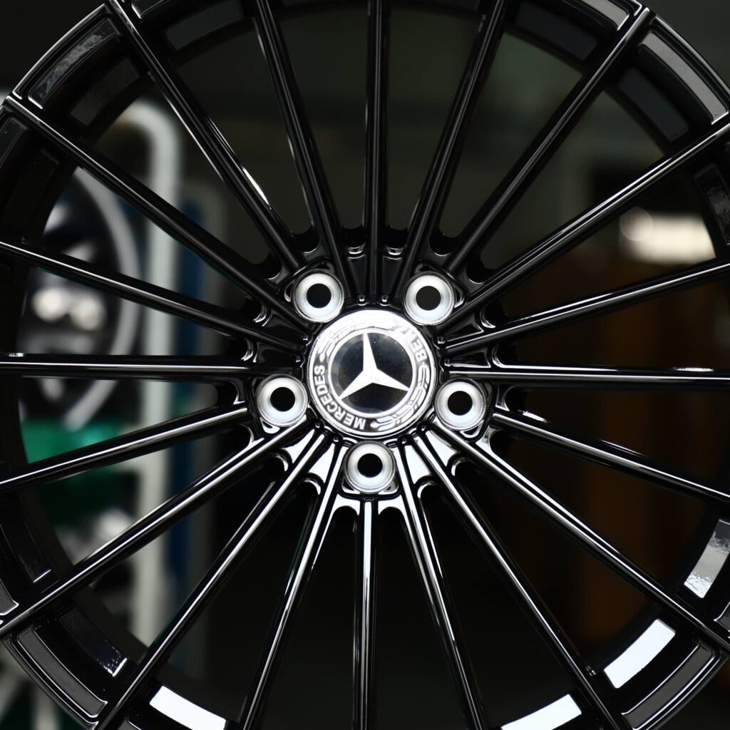 Audi Q7 wheels – Gloss Black Custom, lip and barrel detail