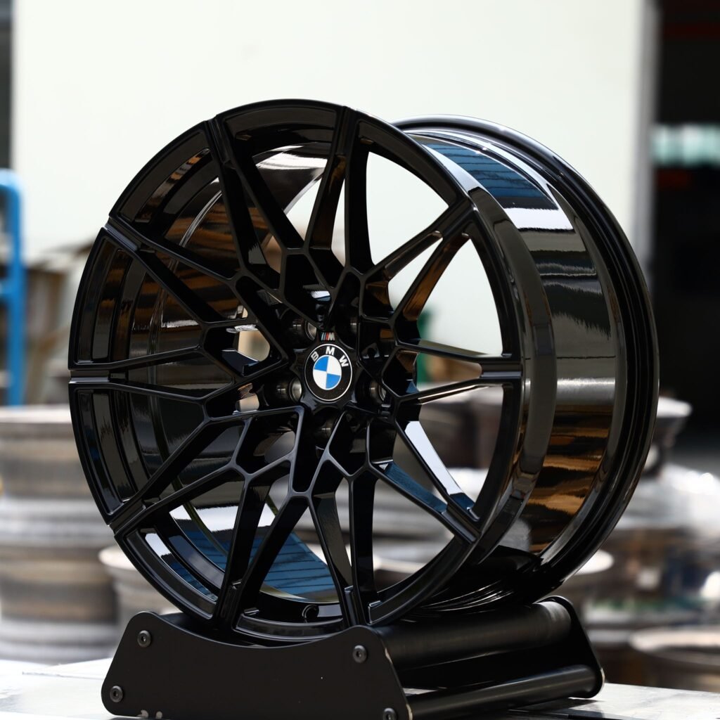 BMW M5 wheels – Gloss Black Cut-Out, angled view