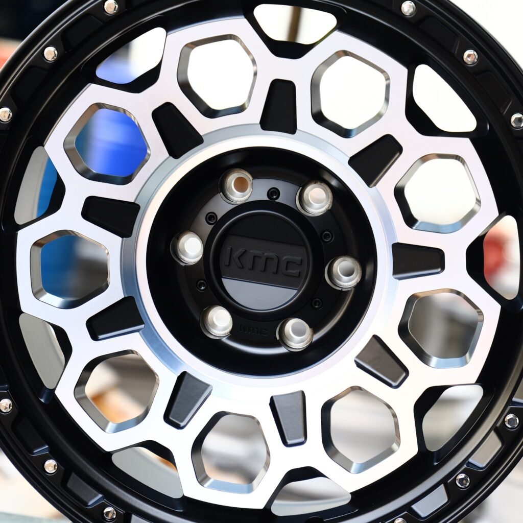 Chevrolet Silverado 1500 wheels – Gloss Black Deep Lip Exposed Bolt Detail (KMC-Style), lip and barrel detail