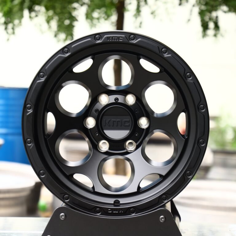 Toyota 4Runner wheels – Gloss Black Deep Lip Exposed Bolt Detail, front view