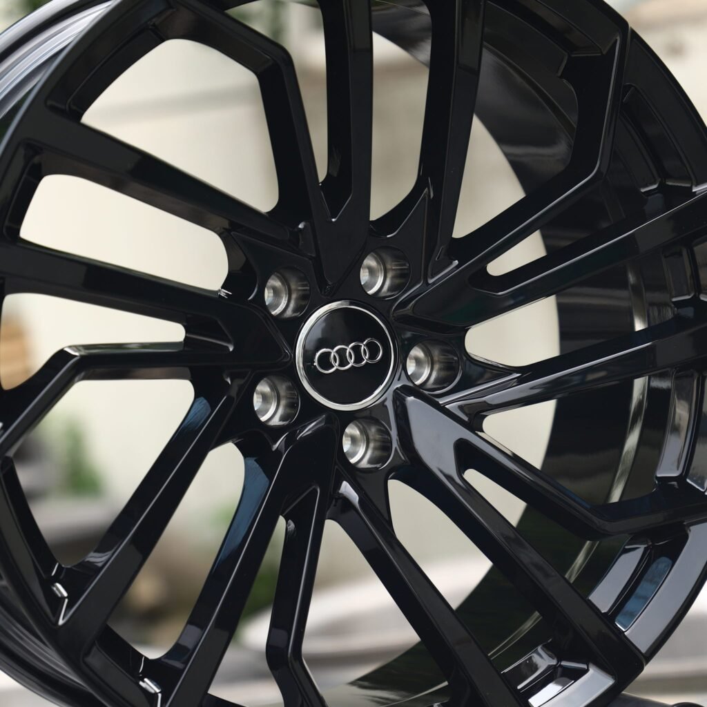 Lamborghini Huracan wheels – Gloss Black Directional Milled, lip and barrel detail