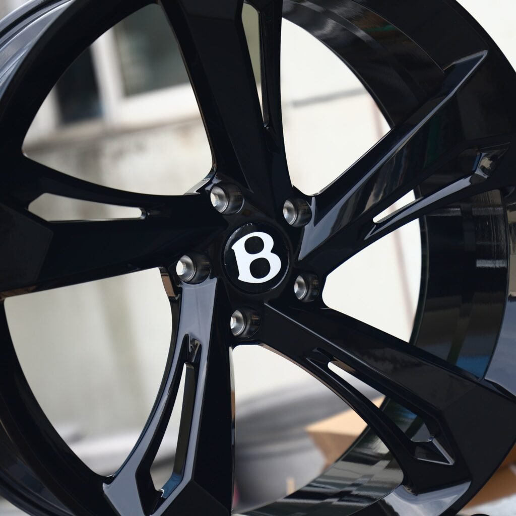 Mercedes-Benz E-Class W213 wheels – Gloss Black Directional Milled, lip and barrel detail