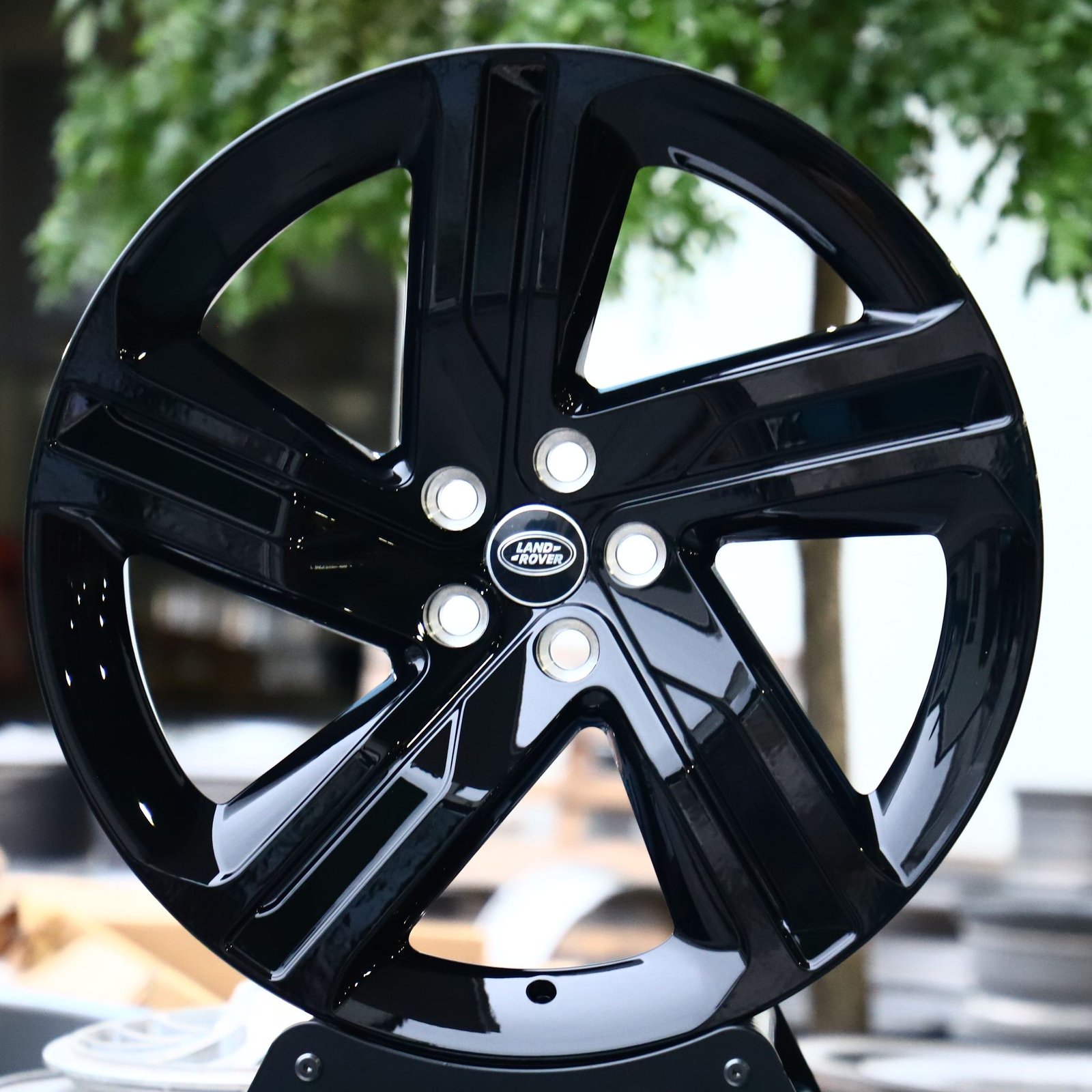 Land Rover Range Rover wheels – Gloss Black Directional Milled, front view