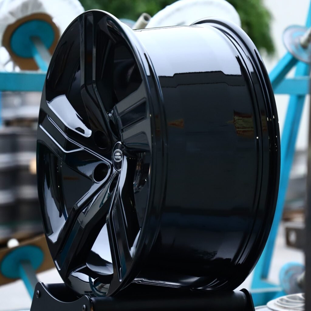 Land Rover Defender wheels – Gloss Black Directional Milled, angled view