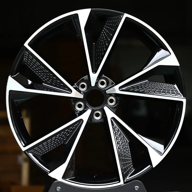 Porsche 911 wheels – Gloss Black Directional Milled Machined Face, front view