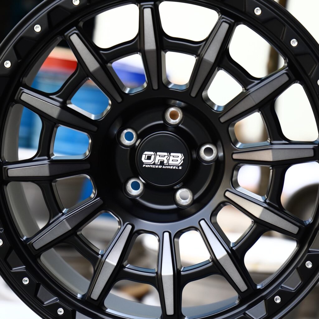Chevrolet Silverado 1500 wheels – Gloss Black Double Ring Lip, lip and barrel detail