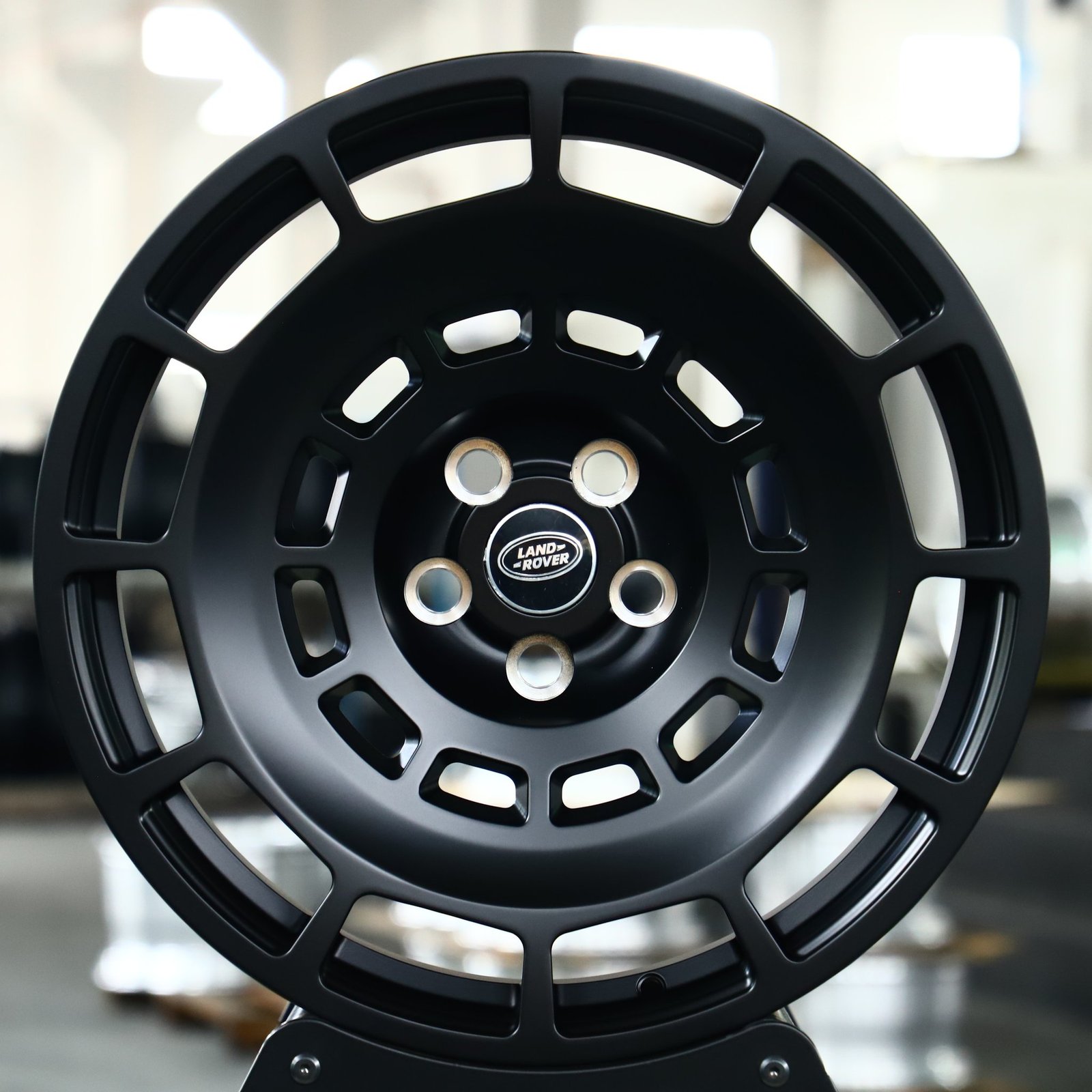 Land Rover Defender wheels – Gloss Black Full-Face Double-Ring, front view
