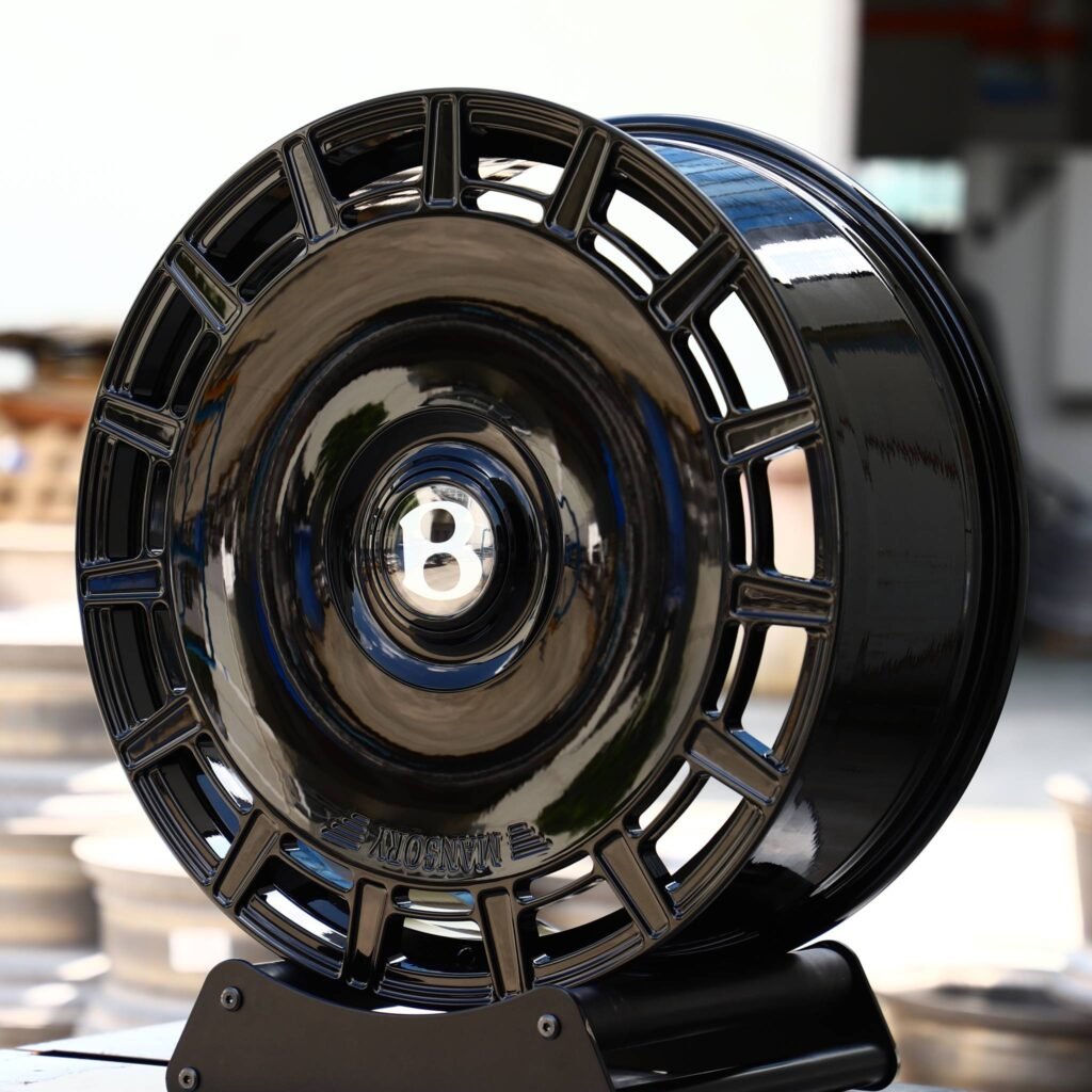 Bentley Flying Spur wheels – Gloss Black Full-Face, angled view