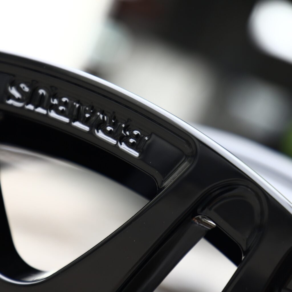 Porsche Cayenne wheels – Gloss Black Full-Face, lip and barrel detail