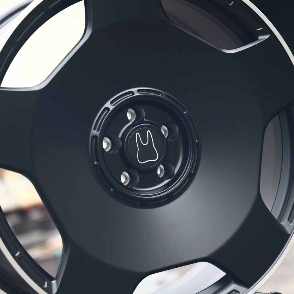 Mercedes-Benz E-Class W213 wheels – Gloss Black Full-Face Machined Lip, lip and barrel detail