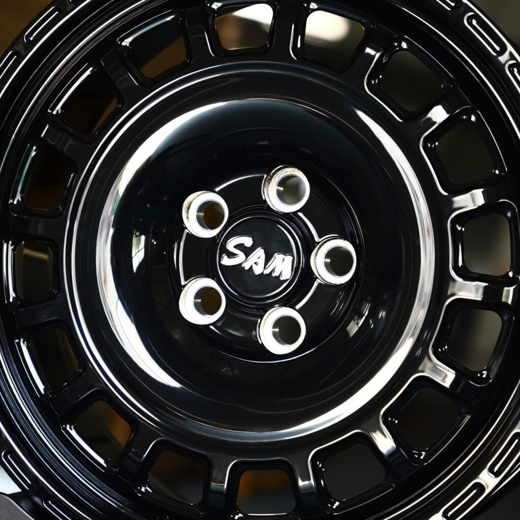 Jeep Wrangler JL wheels – Gloss Black Full-Face, lip and barrel detail