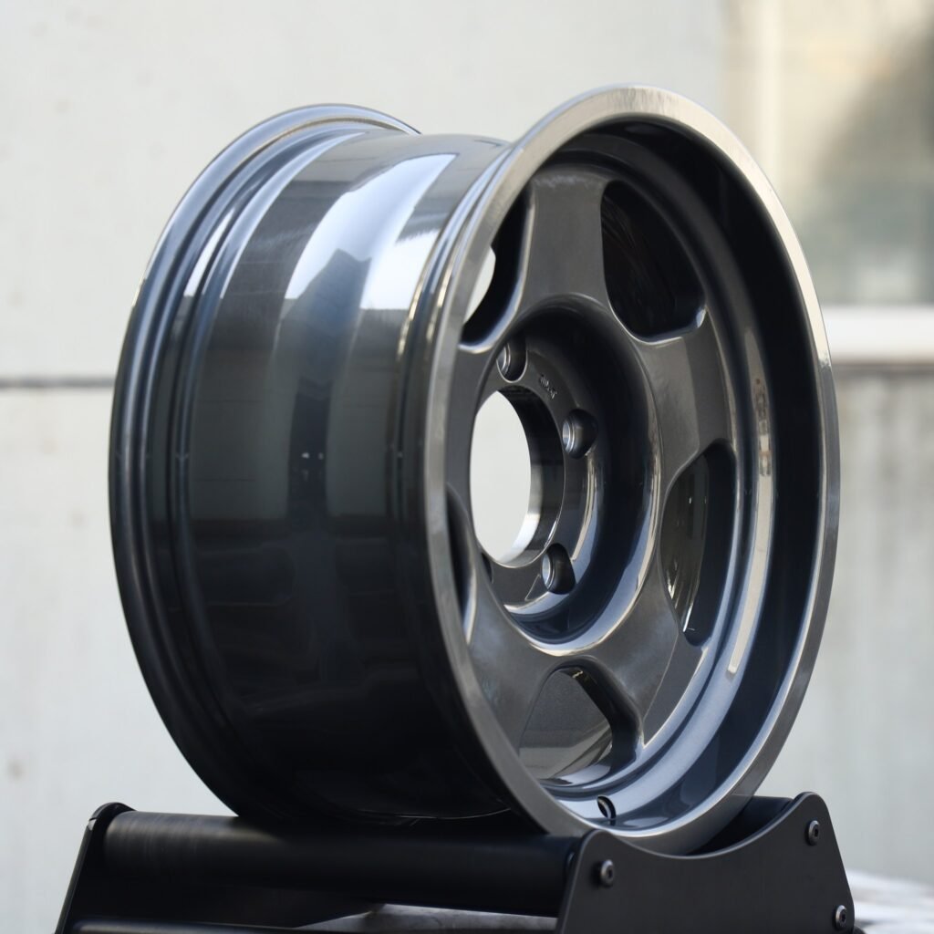 Chevrolet Silverado 1500 wheels – Gloss Black / Gunmetal 5-Spoke Deep Lip, lip and barrel detail