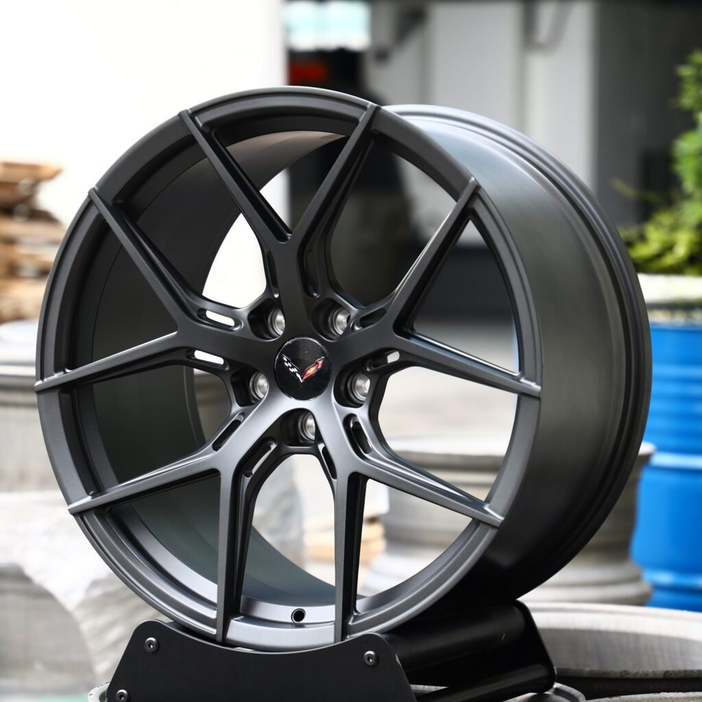 Audi A4 B9 wheels – Audi RS Style Gloss Black / Gunmetal 5 Y-Spoke, angled view