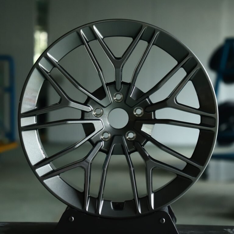 Porsche 911 wheels – Gloss Black / Gunmetal Custom, front view