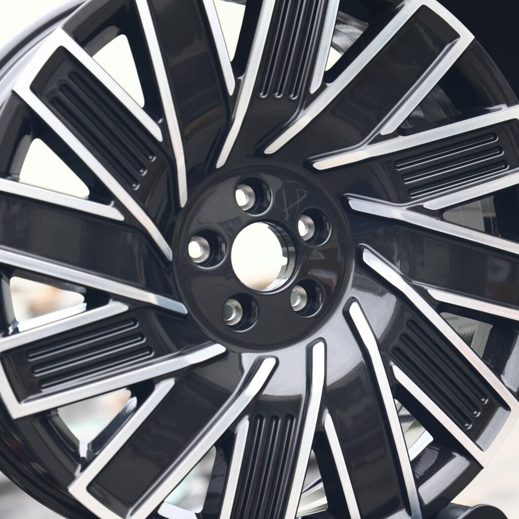 BMW M4 F82 wheels – Gloss Black / Gunmetal Directional Milled, lip and barrel detail