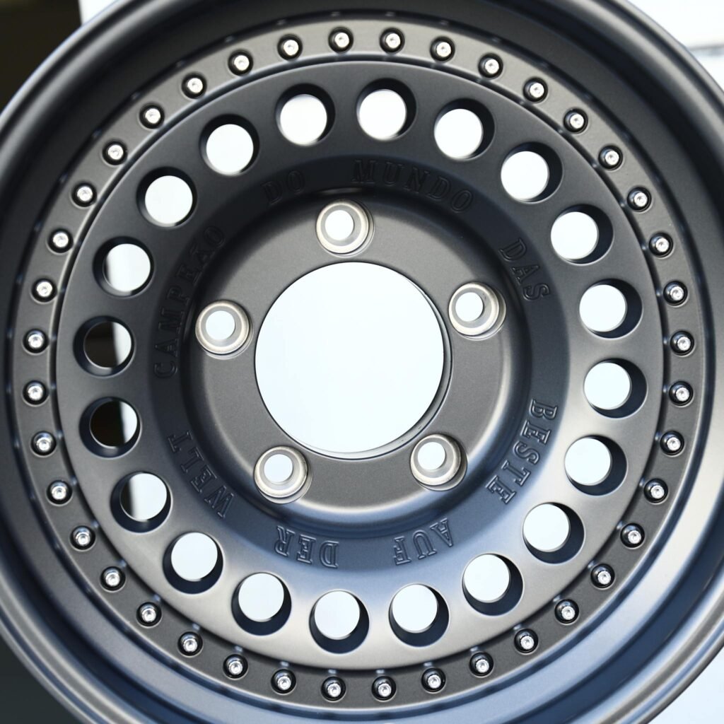 Chevrolet Silverado 1500 wheels – Gloss Black / Gunmetal / Gray Full-Face Deep Lip, lip and barrel detail