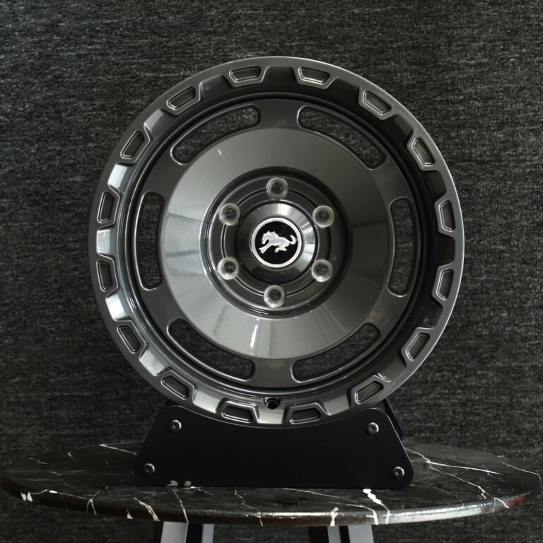 Toyota 4Runner wheels – Gloss Black / Gunmetal / Gray Full-Face, front view