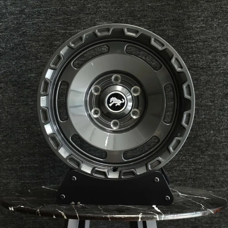 Toyota 4Runner wheels – Gloss Black / Gunmetal / Gray Full-Face, front view