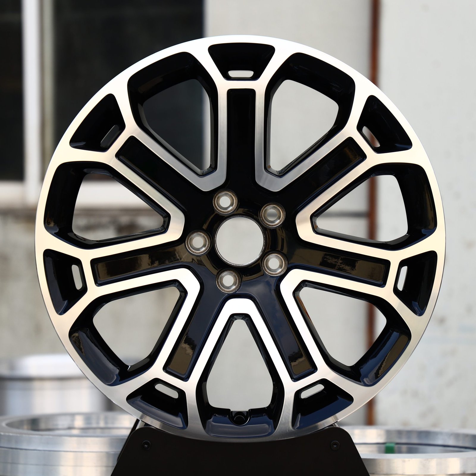 Porsche 911 wheels – Gloss Black / Machined 5 Split-Spoke, front view