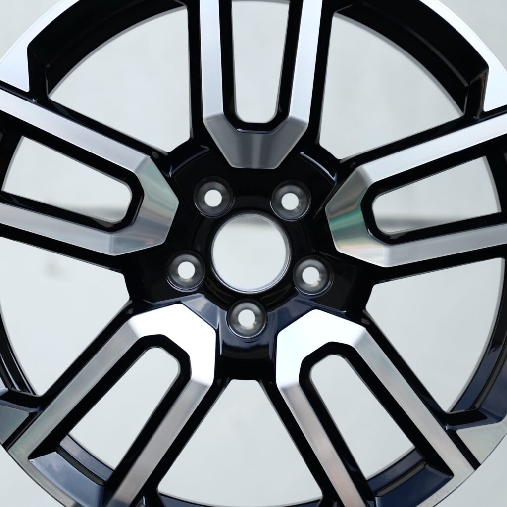 BMW M3 wheels – Gloss Black / Machined 5 Split-Spoke, angled view