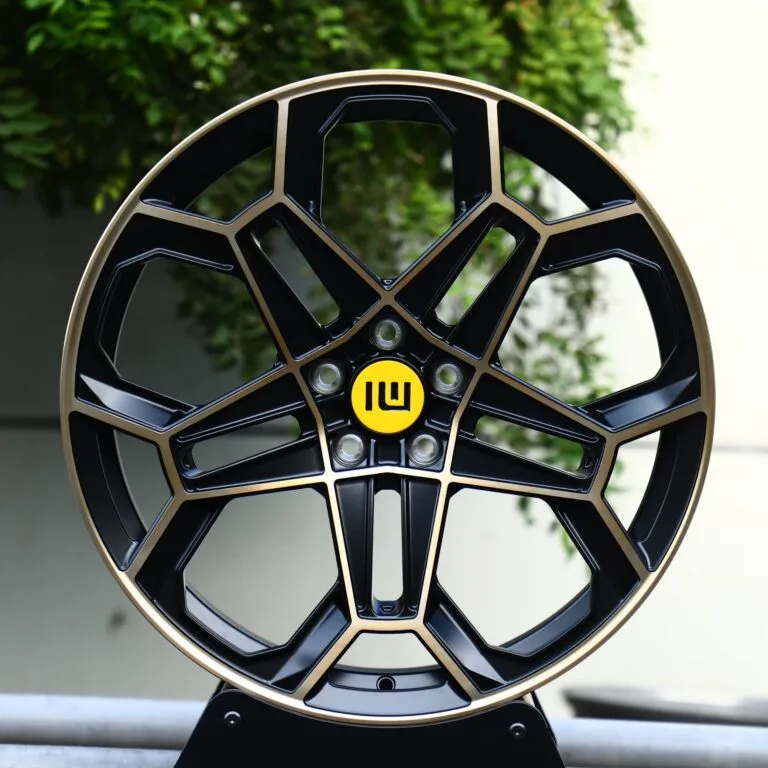 Xiaomi SU7 wheels – Gloss Black Machined Face (Xiaomi OEM-Style), front view